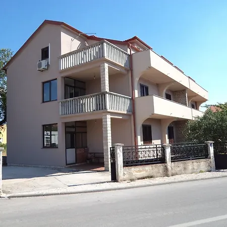 Ena *