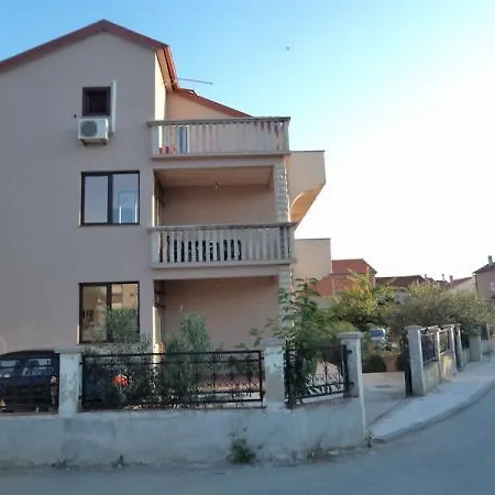 Apartman Ena *