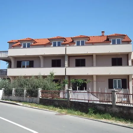 Ena Apartman *